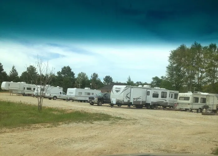Happy Trails RV Park Picture 4