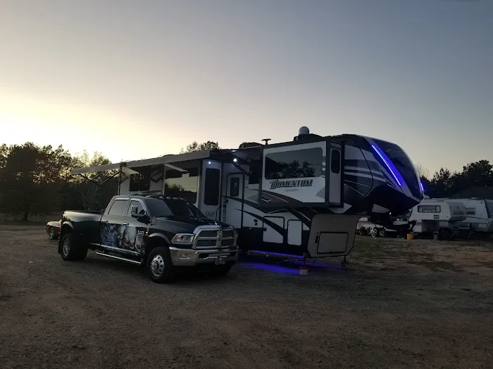 Happy Trails RV Park Picture 3