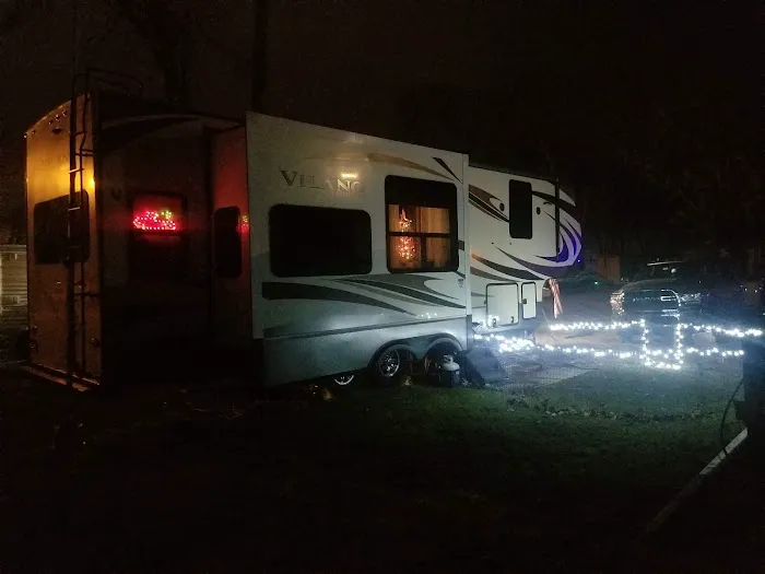 Maplewood Mobile Home & RV Park Picture 8