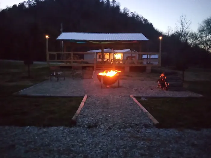 Misty Mornings Arkansas Cabins and RV Sites Picture 2