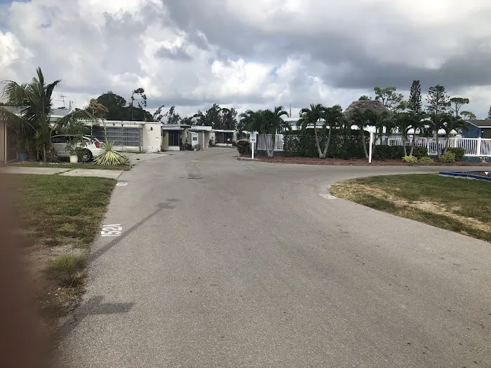 Sunseekers RV Resort Picture 1