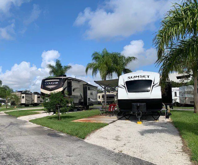 Del-Raton RV Park & Trailer Sales Picture 4
