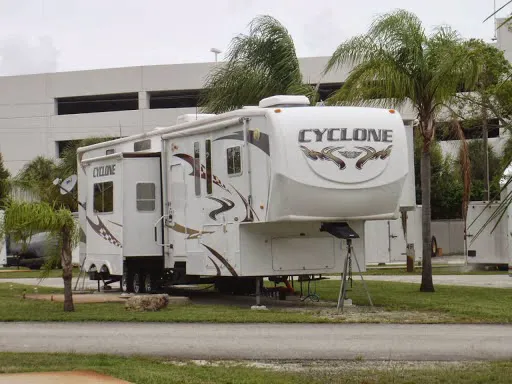 Del-Raton RV Park & Trailer Sales Picture 8