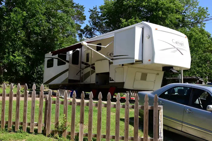 Cedar Ridge Mobile Home & RV Park Picture 10