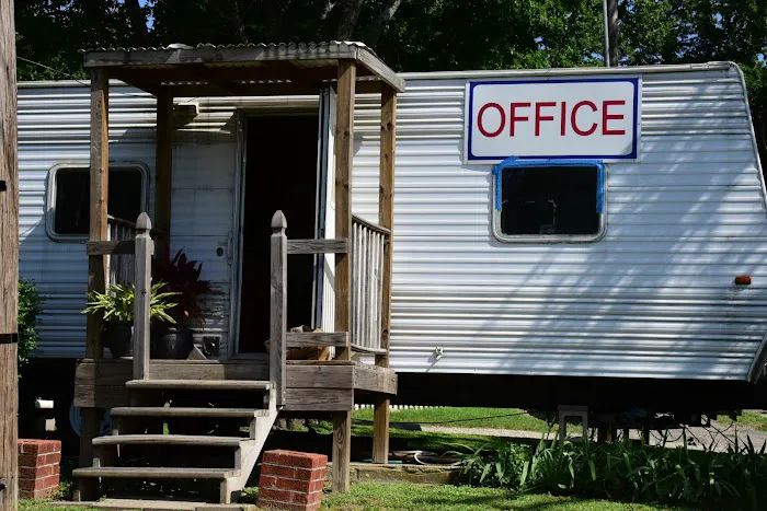 Cedar Ridge Mobile Home & RV Park Picture 2