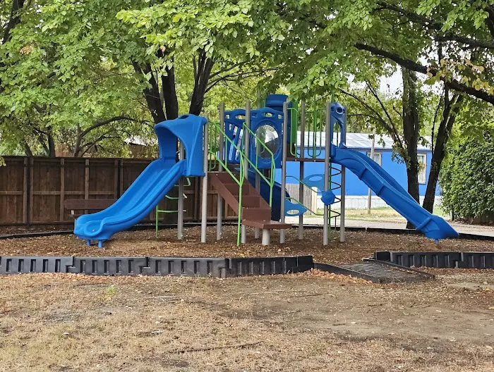 Dallas Mobile Home Park Picture 6