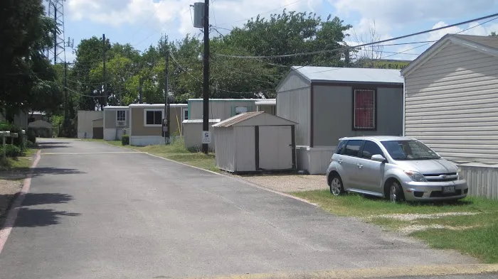 Dallas Mobile Home Park Picture 8
