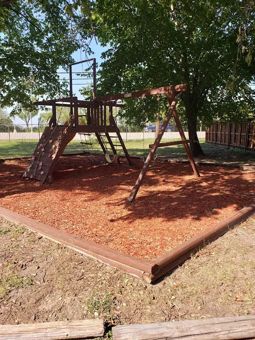Dallas Mobile Home Park Picture 1