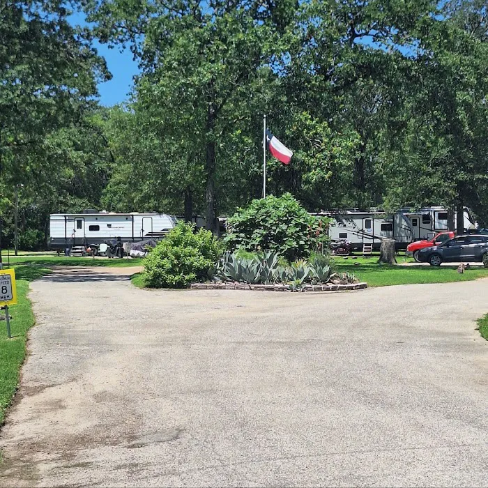 Lonestar RV Park Picture 7
