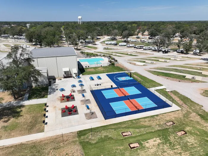 Blue Sky Cedar Creek Lake RV Park Picture 4