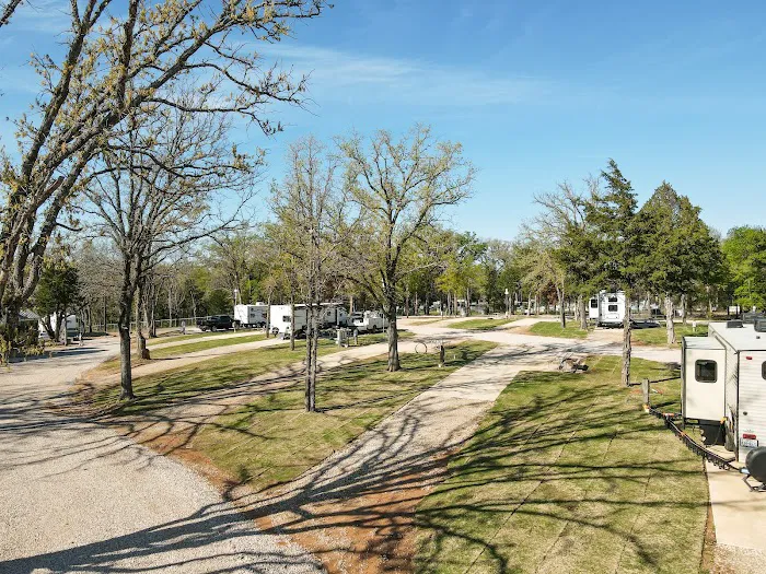 Blue Sky Cedar Creek Lake RV Park Picture 7