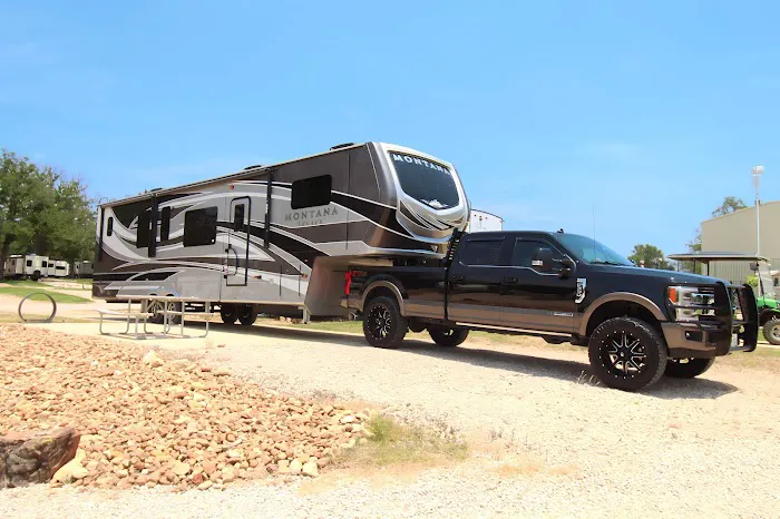Blue Sky Cedar Creek Lake RV Park Picture 1
