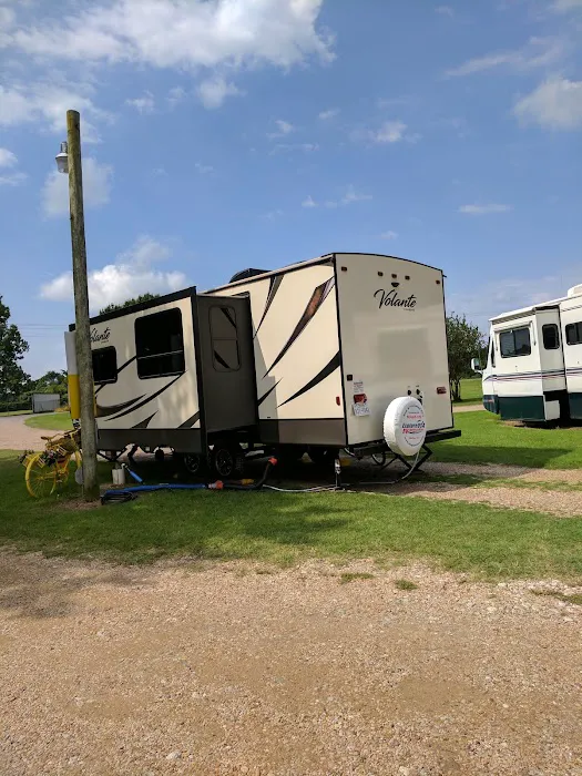 West Cedar Creek RV Park Picture 4