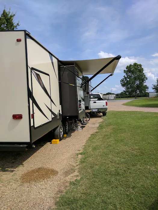 West Cedar Creek RV Park Picture 2