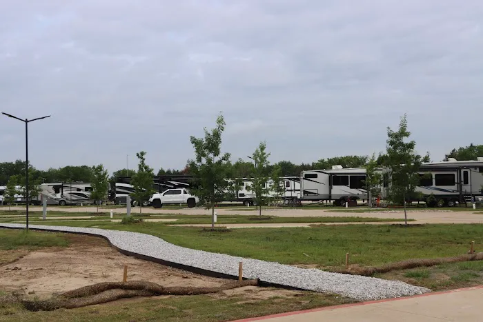 Chuck's RV Resort Picture 5