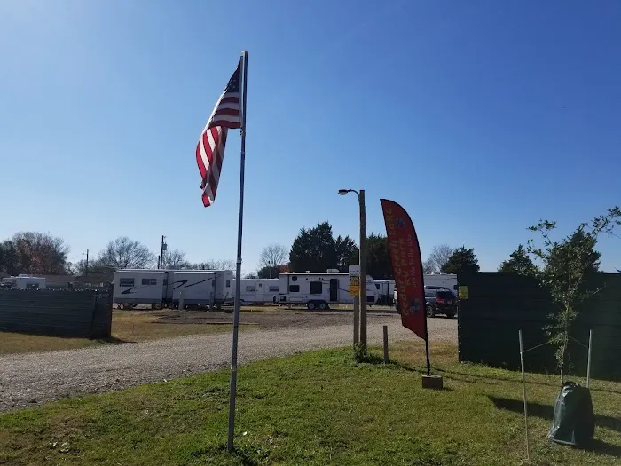 Cedar Creek Lake RV Park Picture 9