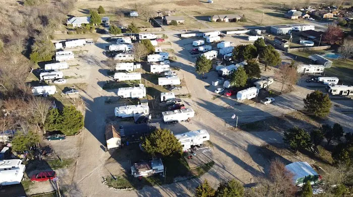 Cedar Creek Lake RV Park Picture 3