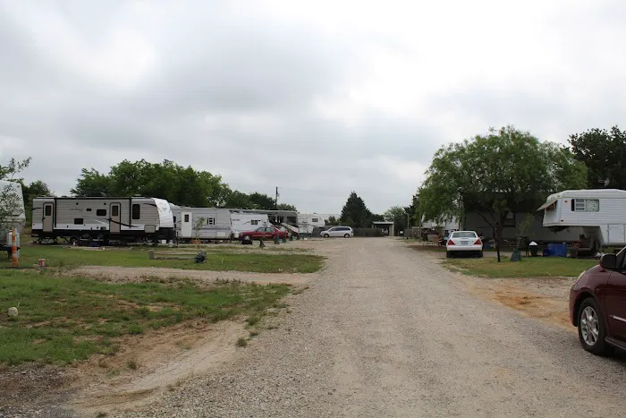 Cedar Creek Lake RV Park Picture 8