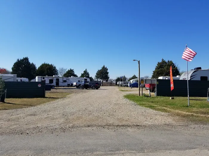 Cedar Creek Lake RV Park Picture 1
