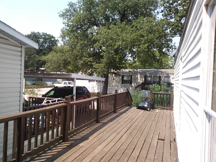 Lake Forest Mobile Home Park Picture 6
