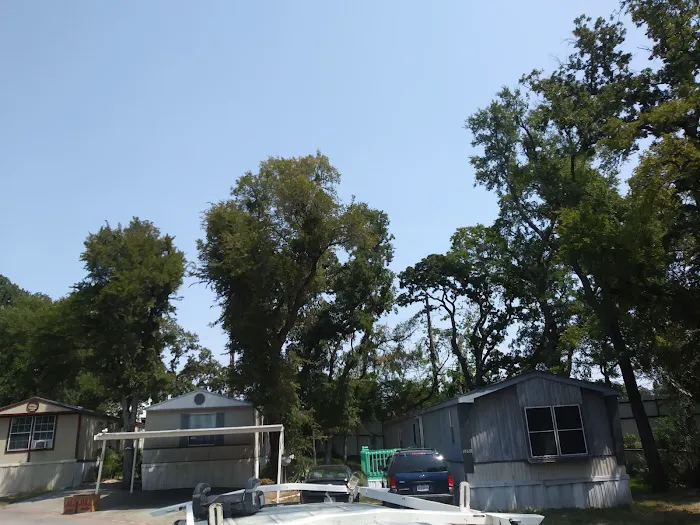 Lake Forest Mobile Home Park Picture 7