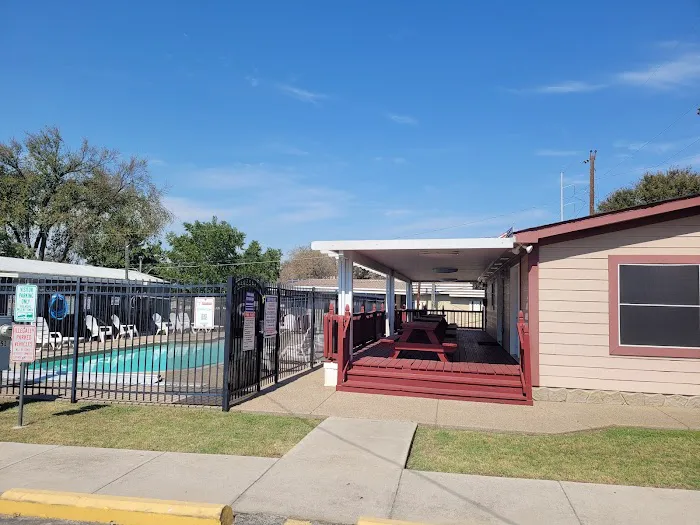 Lake Forest Mobile Home Park Picture 1