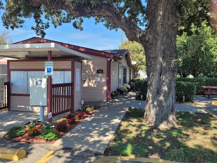 Lake Forest Mobile Home Park Picture 2