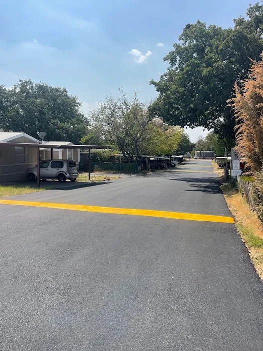 Oakleaf Mobile Home Park Picture 2