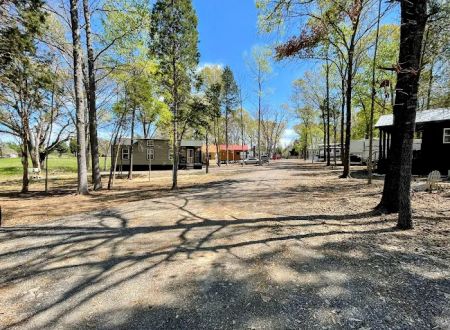 Los Pines Tiny Home & RV Community