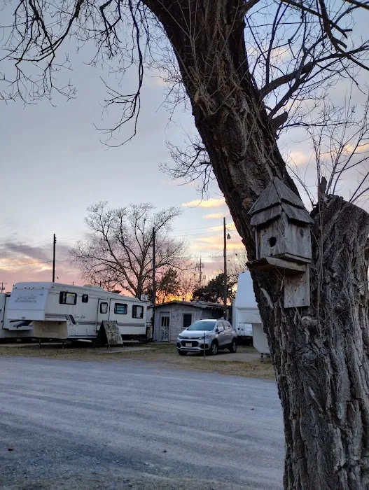 Plaza RV and Trailer Park Picture 5