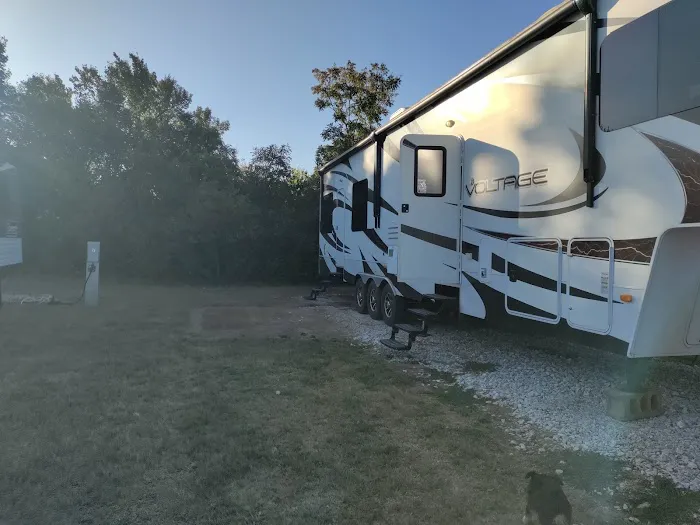 Cedar Creek RV Park Picture 4