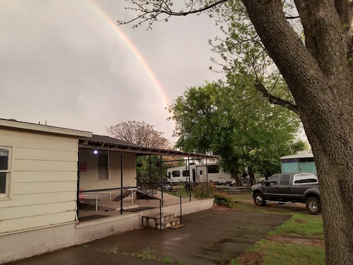 Sleepee Hollo RV Park - Kingfisher’s Premium RV Park Picture 10