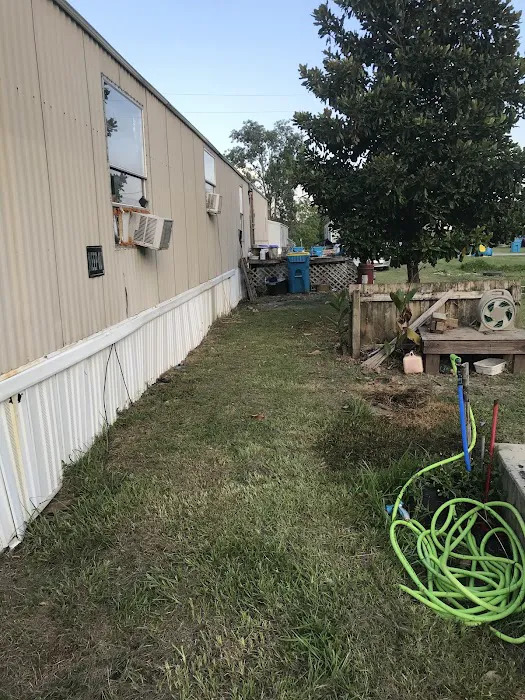 Cajun Grav Mobile Home Park Picture 4