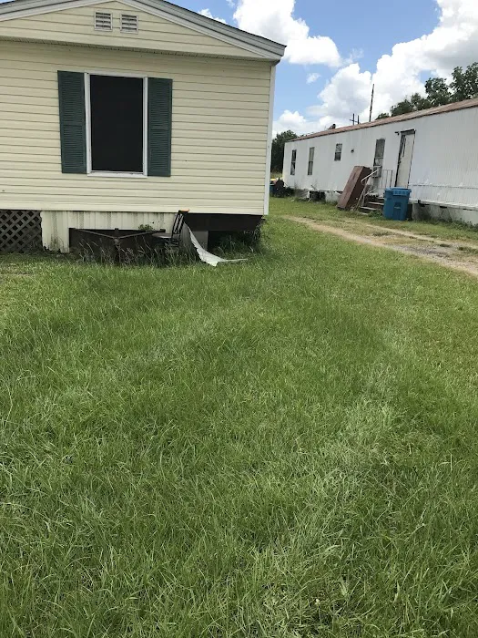 Cajun Grav Mobile Home Park Picture 3