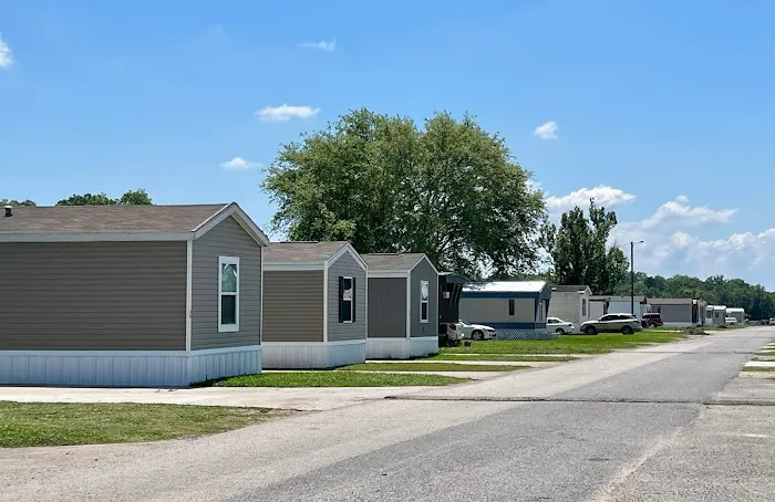 Château Maison Manufactured Housing Community Picture 5