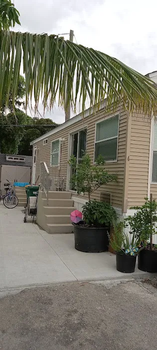 Palm Lake Mobile Home Park Picture 1