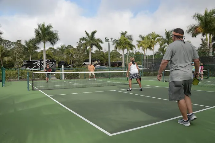Naples Motorcoach RV Resort Picture 3
