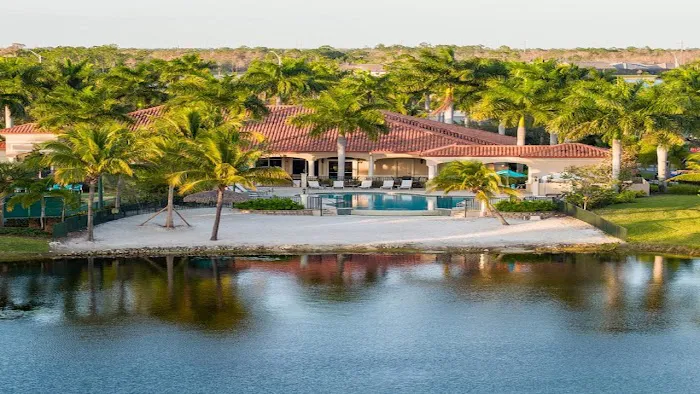 Naples Motorcoach RV Resort Picture 9