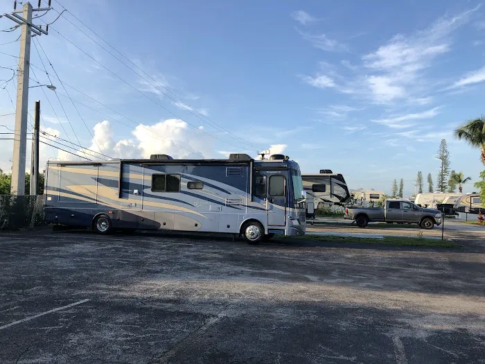 Highland Pines RV Resort Picture 3