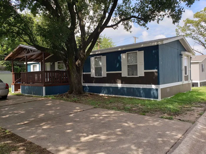 Redbird Mobile Home Community Picture 9