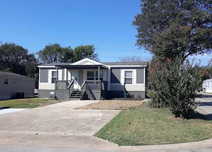 Forest Glenn Mobile Home Community Picture 2