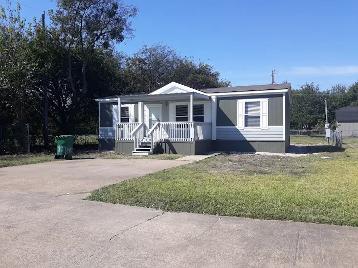 Forest Glenn Mobile Home Community Picture 10