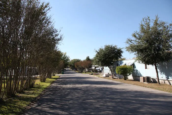 Forest Glenn Mobile Home Community Picture 5