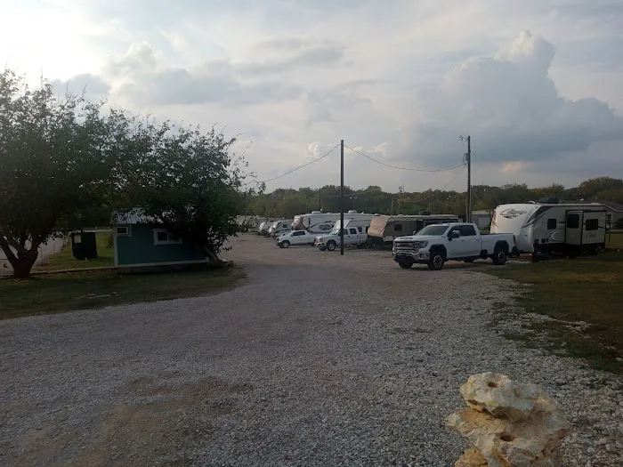 Flying Pig RV Park Picture 5
