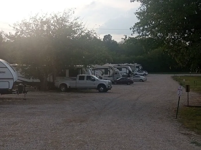 Flying Pig RV Park Picture 7