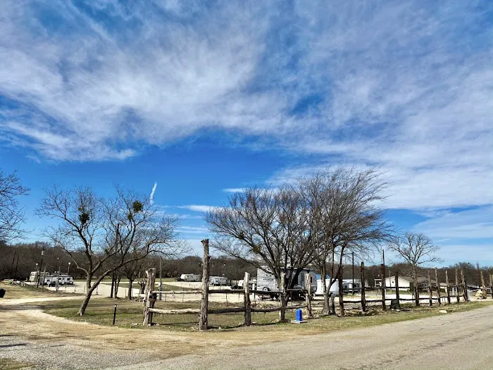 Flying Pig RV Park Picture 2