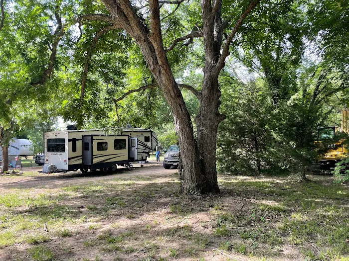 Campfire RV Park Picture 2