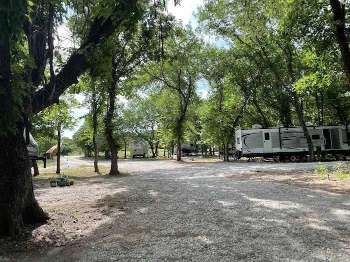 Campfire RV Park Picture 1