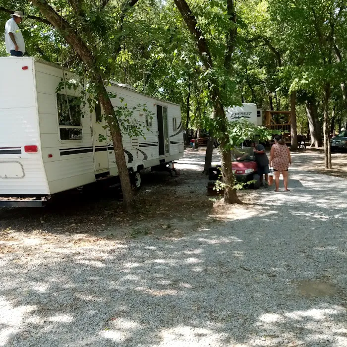 Campfire RV Park Picture 5