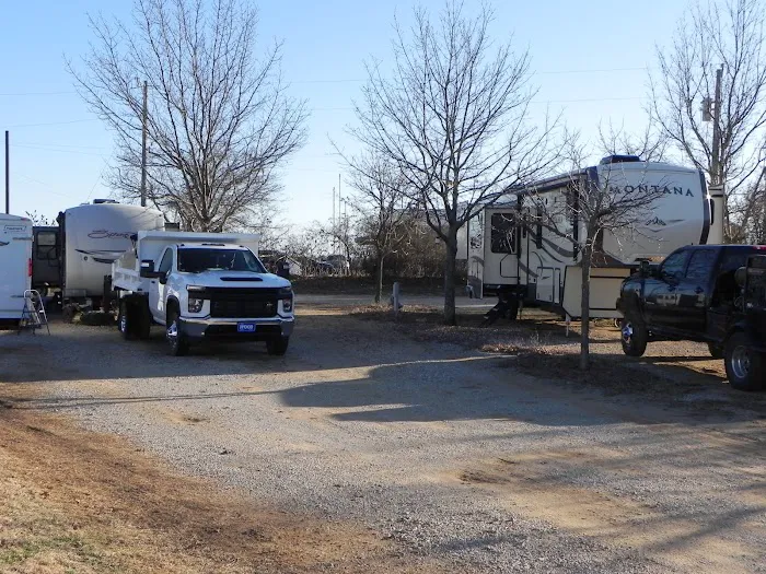 Alvord Oaks RV Park Picture 1